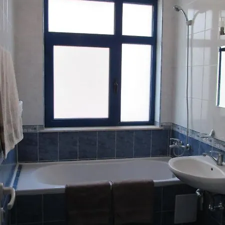 Ξενοδοχείο με διαμερίσματα Spa Crystal, Sugarev *