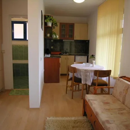 Aparthotel Crystal, Sugarev